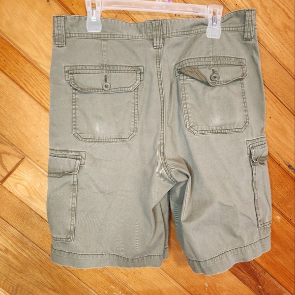 St. John's Bay size 34 green cargo shorts - Picture 7 of 11